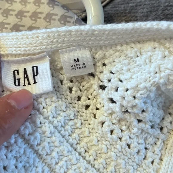 Two gap taps tank black and white.size Medium. - Picture 2 of 6